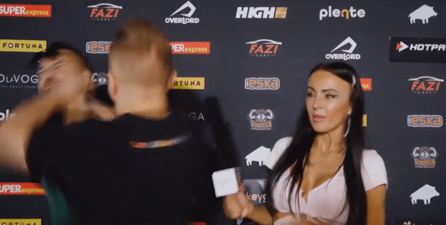 VIDEO | Peleador de MMA golpea a youtuber en medio de una entrevista